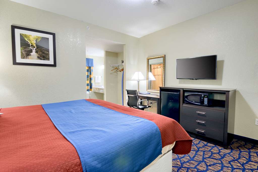 Rodeway Inn And Suites Ithaca Room photo
